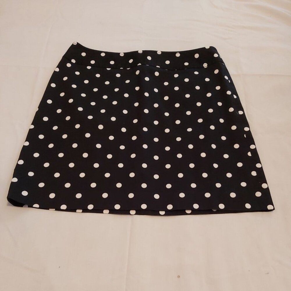 SKIRT RAFAELLA LABEL. WHITE POLKA DOTS/BLACK BACKGROUND.  NEW/NO TAGS. SIZE 10